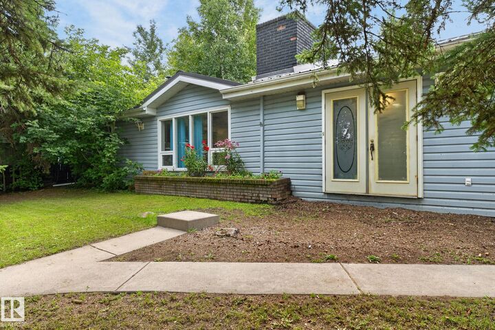 Property Photo:  351 Smith Crescent  AB T7Z 2T9 