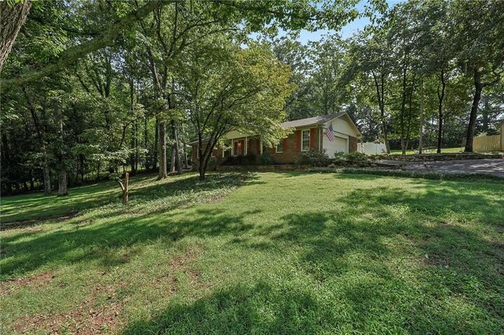 Property Photo: 1025 Greenwood Acres Drive GA 30040