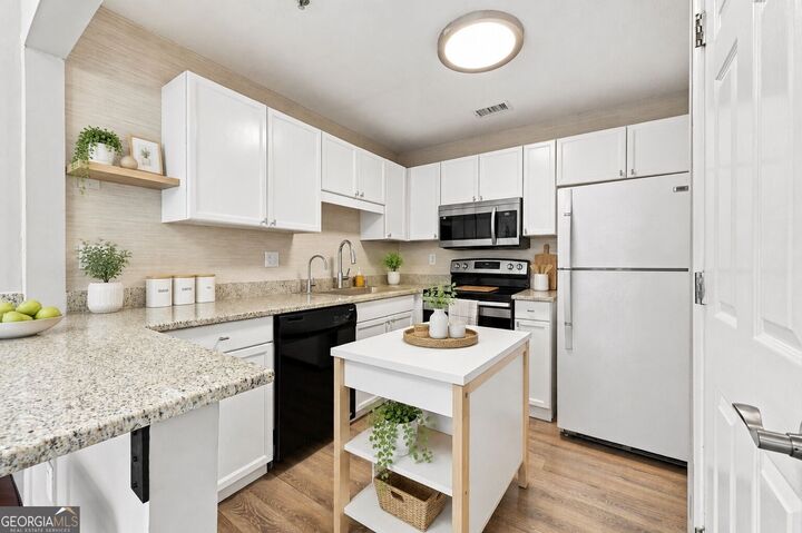 Property Photo:  225 Bentley Place  GA 30084 