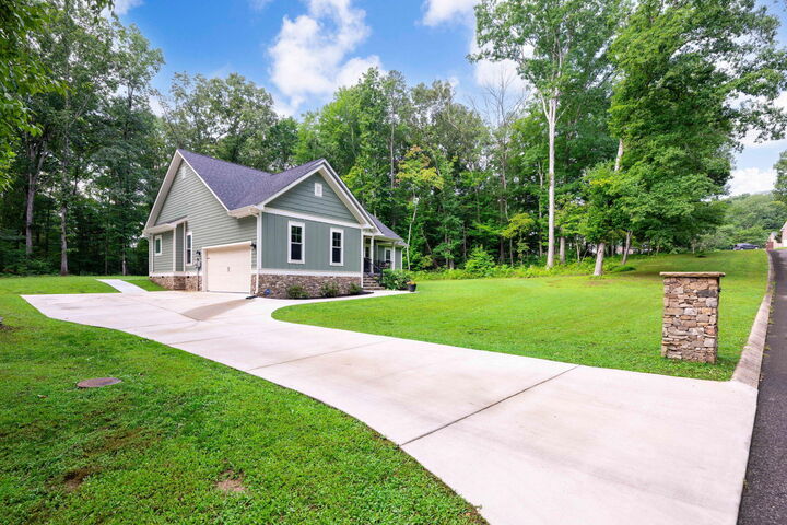 Property Photo: 82 Golf Villa Drive TN 37327