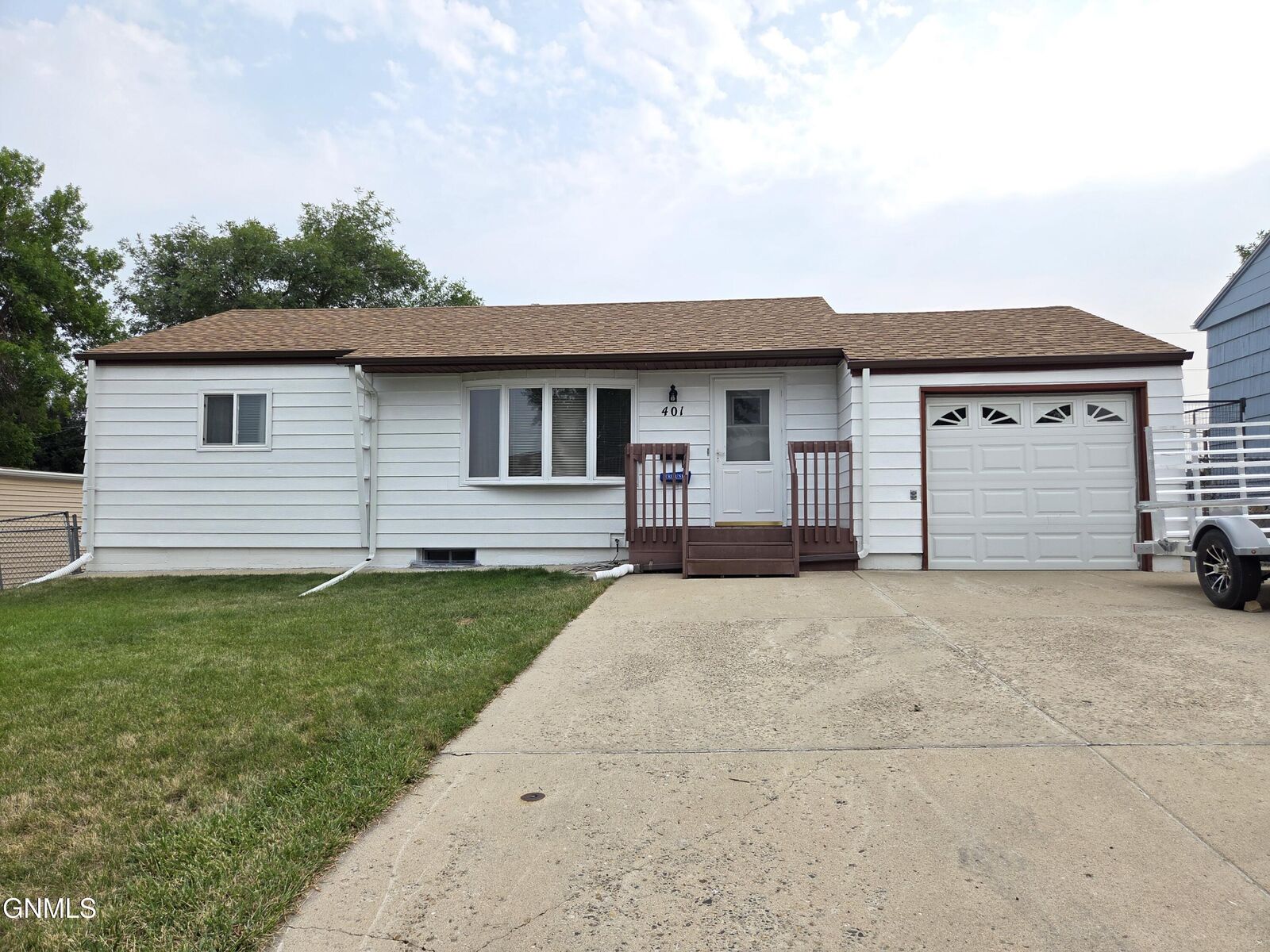 Property Photo:  401 11th Street NW  ND 58554 