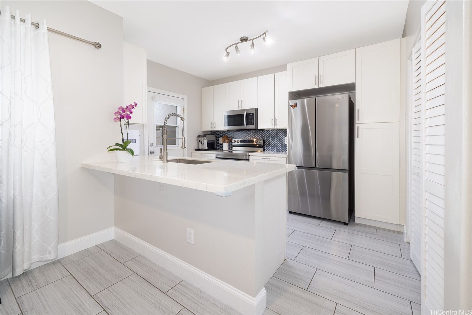 Property Photo:  91-1018 Kaimalie Street R2  HI 96706 