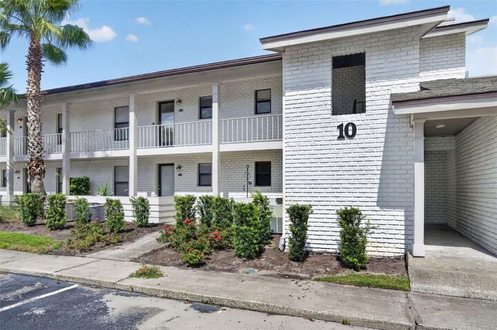 Property Photo: 3004 Plaza Terrace Drive 3004 FL 32803