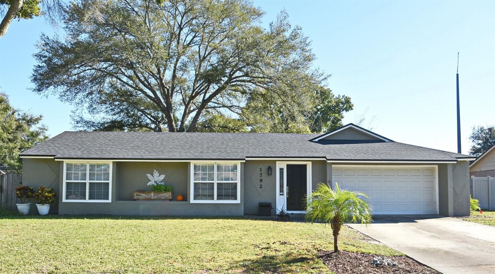 Property Photo: 1792 Pam Circle FL 32809