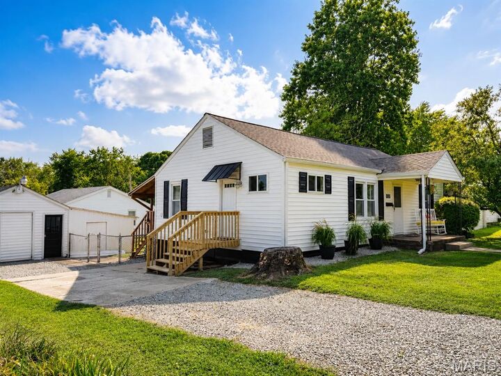 Property Photo: 622 E College Street MO 63640