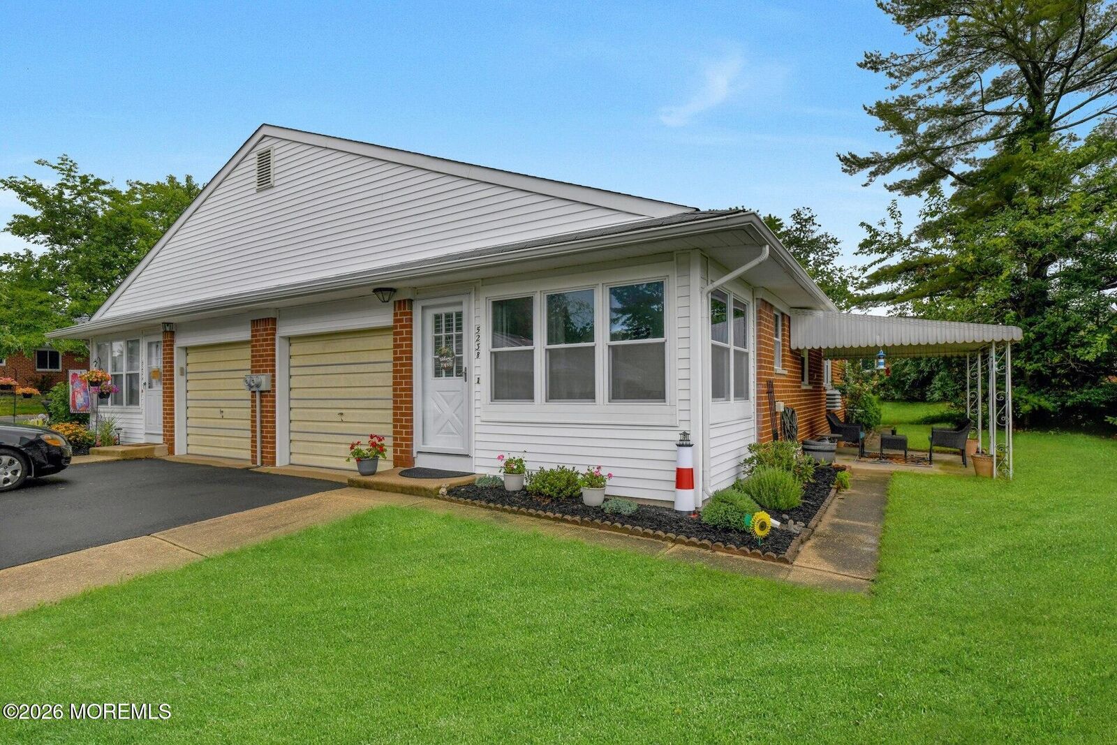 Property Photo:  523 Lilac Lane  NJ 08759 