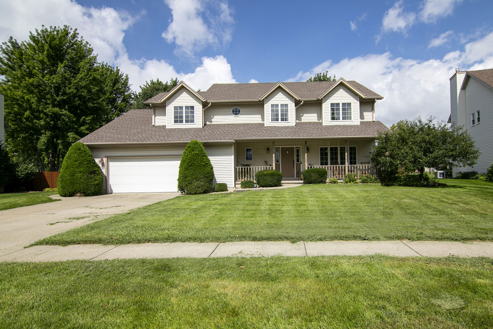 Property Photo: 559 Hollyberry Lane IL 60914