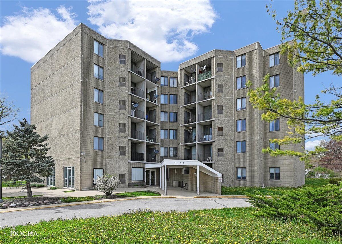 Property Photo: 1750 N Marywood Avenue 501 IL 60505