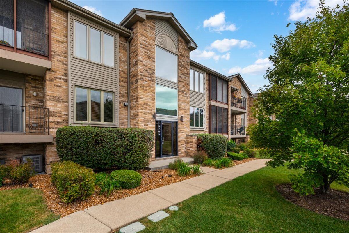 Property Photo: 15727 Ravinia Avenue 2E IL 60462