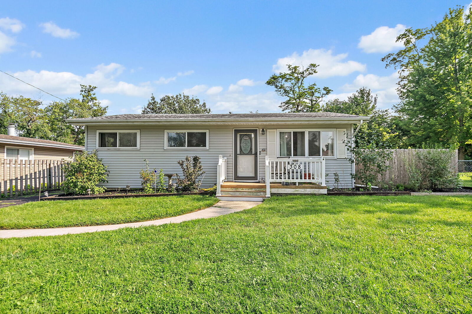 Property Photo:  308 Ramble Road  IL 60156 