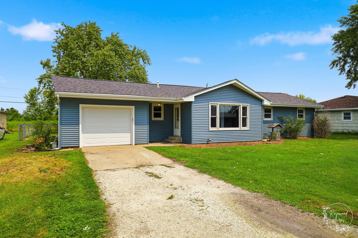 Property Photo: 165 E 2740S Road IL 60901