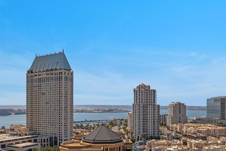 Property Photo:  550 Front Street 1706  CA 92101 