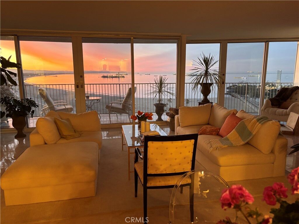 Property Photo:  700 E Ocean 2205  CA 90802 