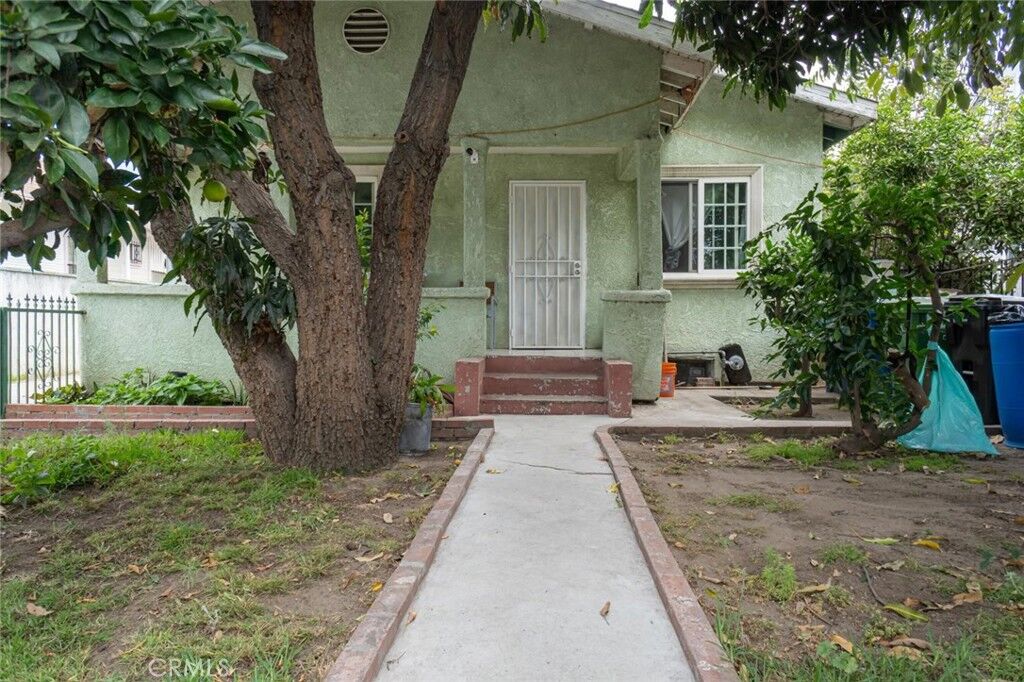 Property Photo:  1223 E 46th  CA 90011 