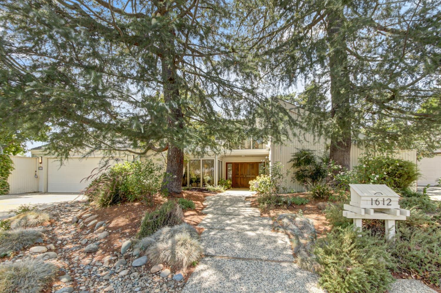 Property Photo: 1612 Baylor Court CA 95695