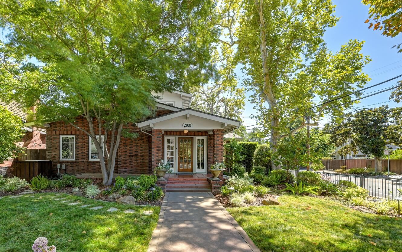Property Photo:  2400 Marshall Way  CA 95818 