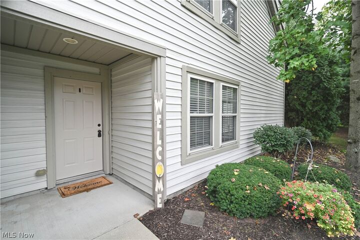 Property Photo: 325 S Linden Court OH 44484