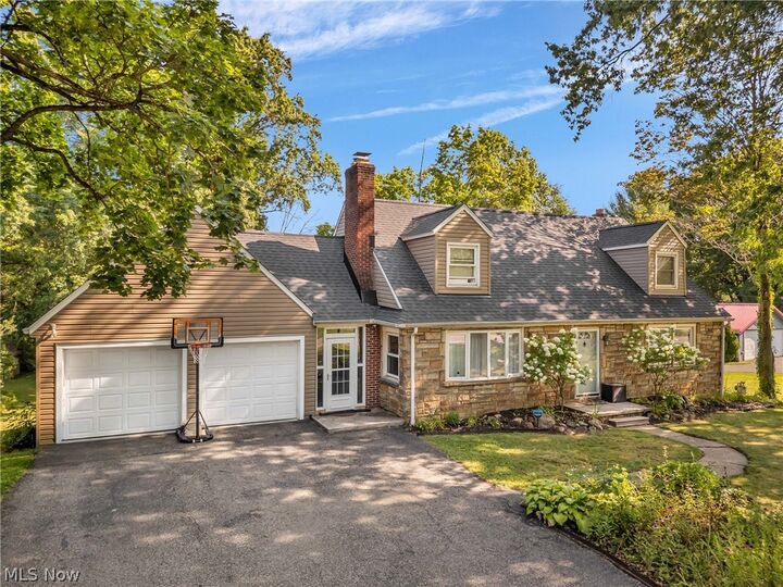 Property Photo:  1159 E Robinson Avenue  OH 44203 