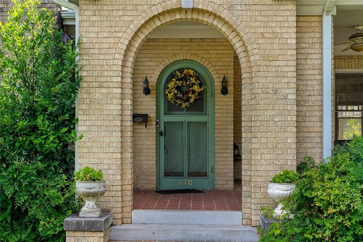 Property Photo: 610 Fitzhugh TX 75460
