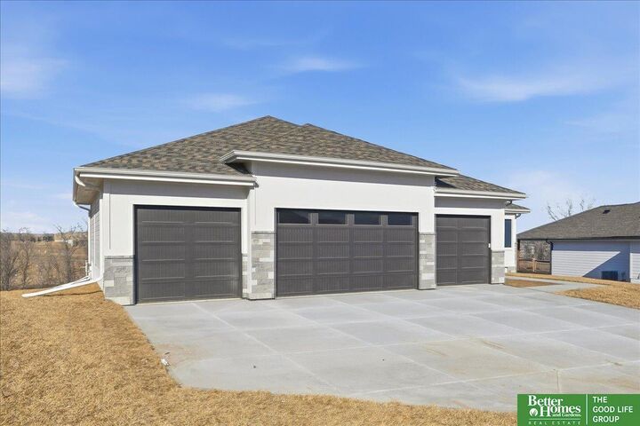 Property Photo:  5702 N 213th Avenue  NE 68022 