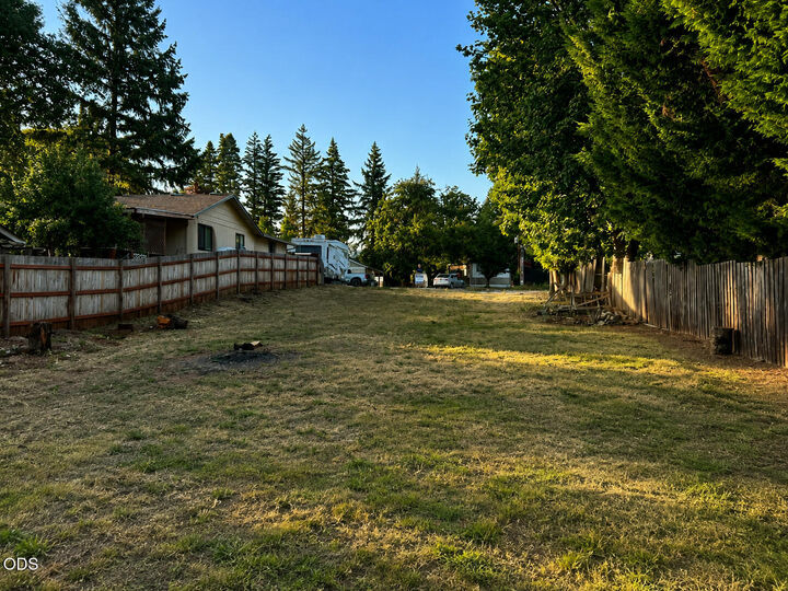 Property Photo:  326 Fee Street  OR 97522 