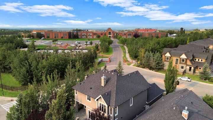 Property Photo: 4 Aspen Cliff Close SW AB T3H 0L9