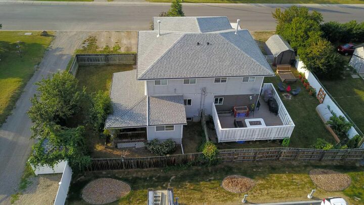 Property Photo:  407 1 Avenue NW  AB T0M 1X0 
