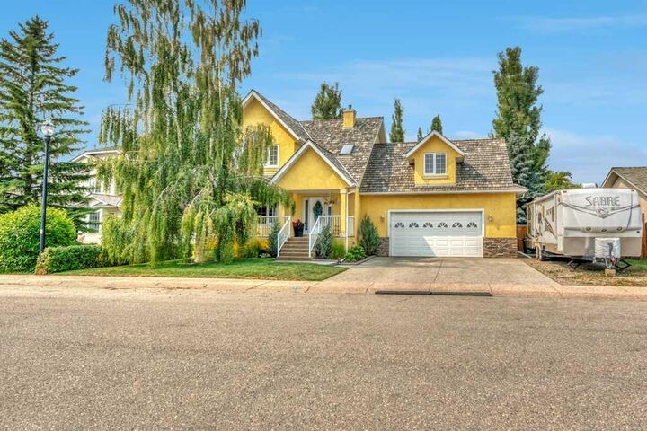 Property Photo:  3 Grande Point Estates  AB T1P 1L3 