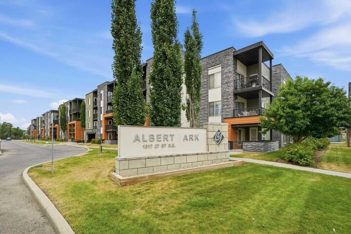 Property Photo: 1317 27 Street SE 2201 AB T2A 4Y5