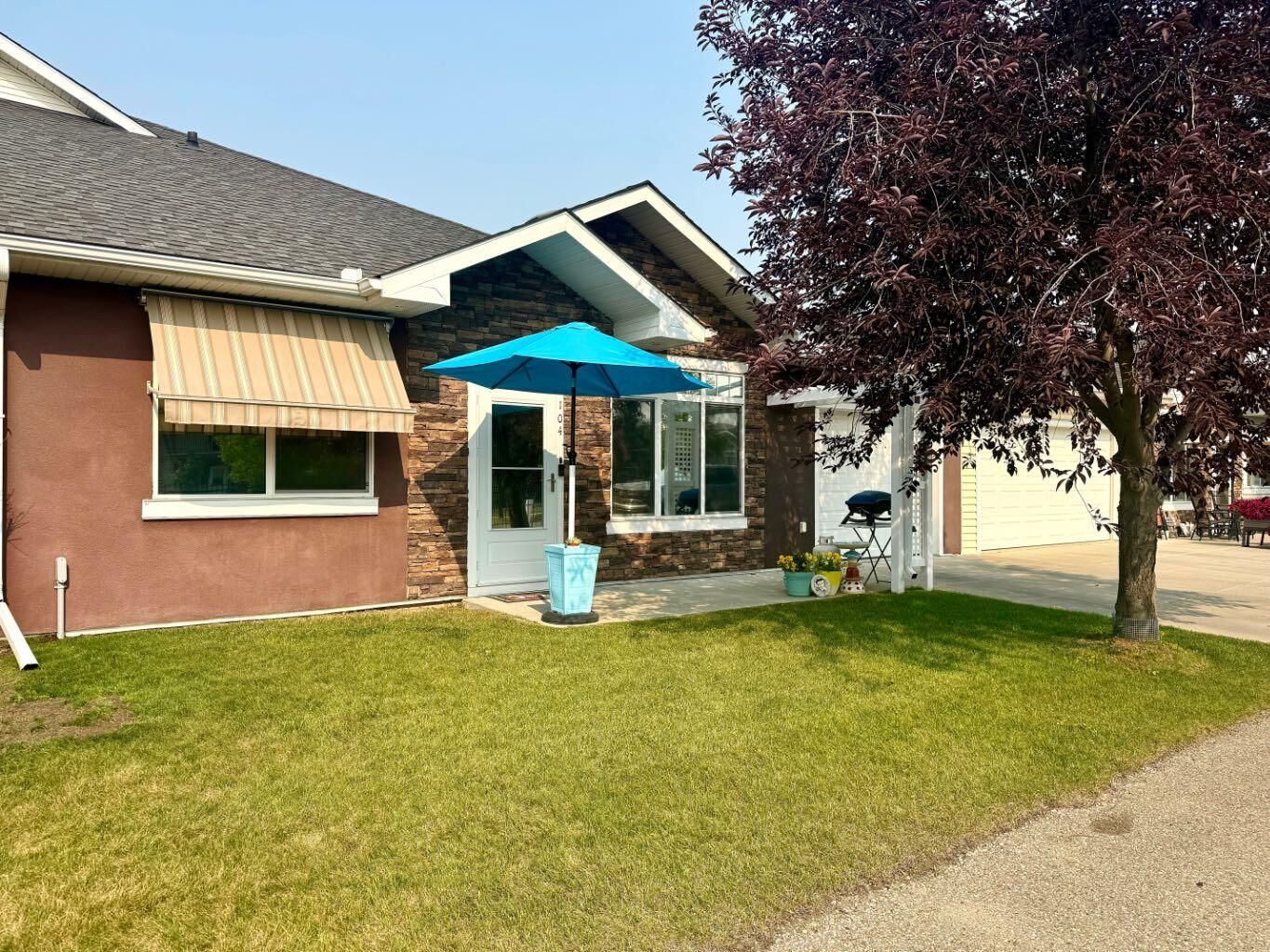 Property Photo: 104 Sunvale Crescent NE AB T1V 0E8