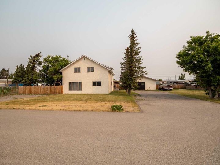 Property Photo: 409 Patton Avenue AB T0K 1H0