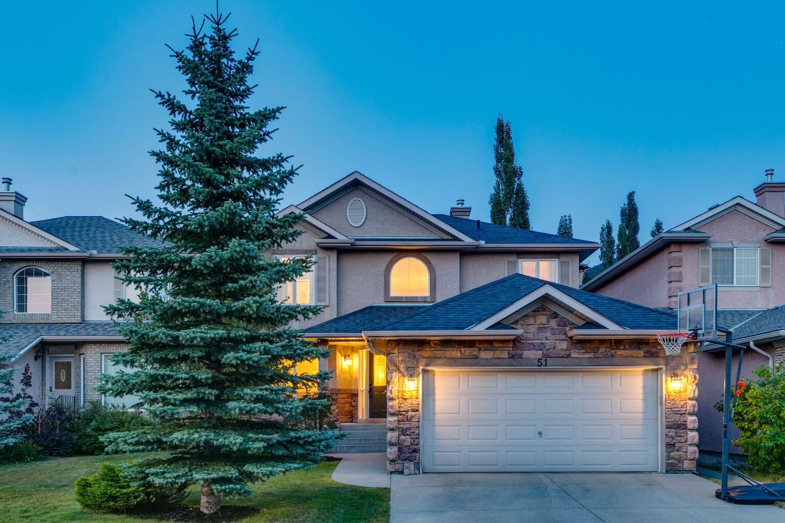 Property Photo: 51 Sienna Park Crescent SW AB T3H 5K7