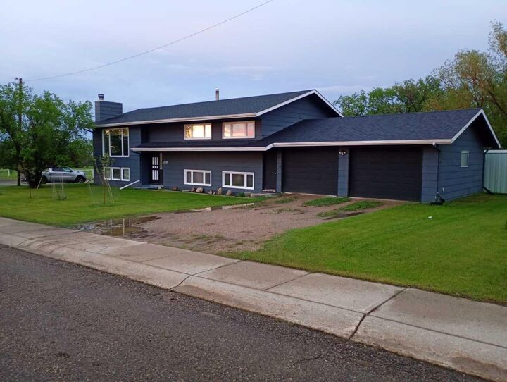 Property Photo:  5118 Alexander Avenue  AB T0C 1C0 