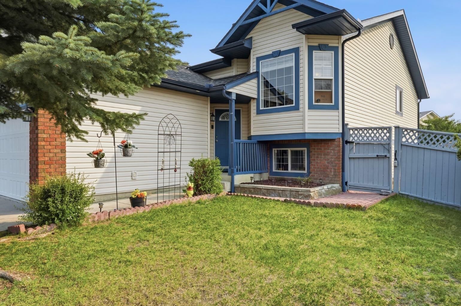 Property Photo: 76 Crystalridge Crescent AB T1S 1V2
