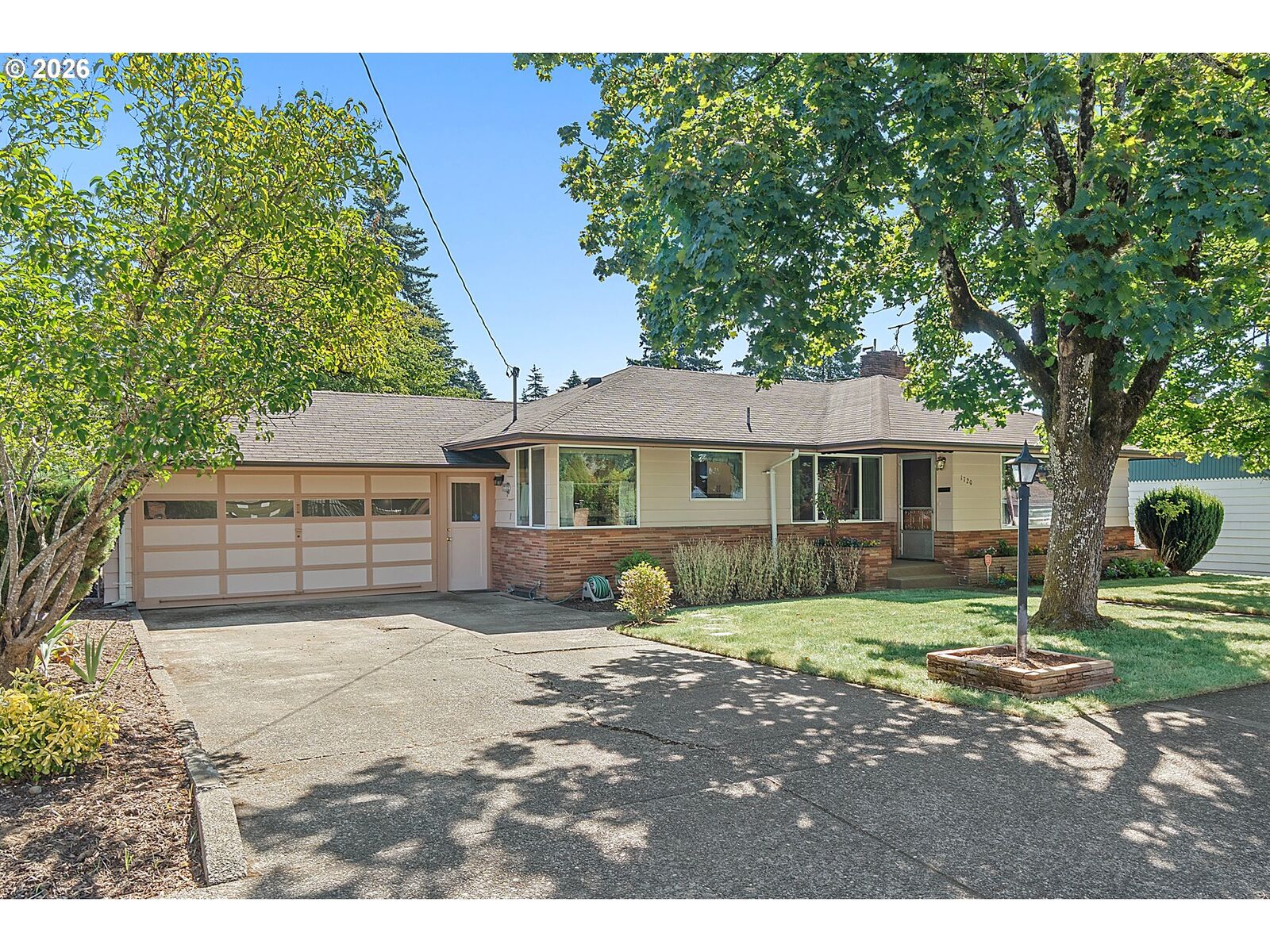 Property Photo:  1720 SE 130th Ave  OR 97233 