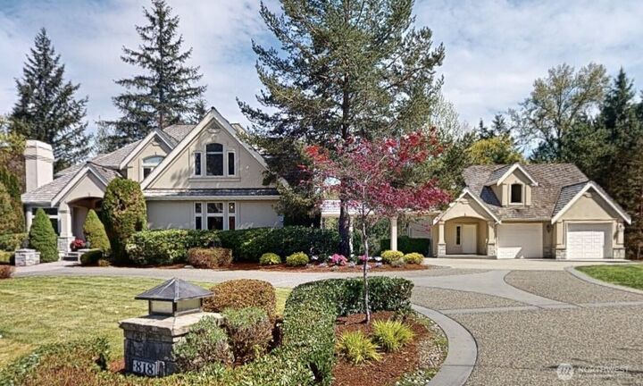 Property Photo: 818 Windsor Drive SE WA 98074