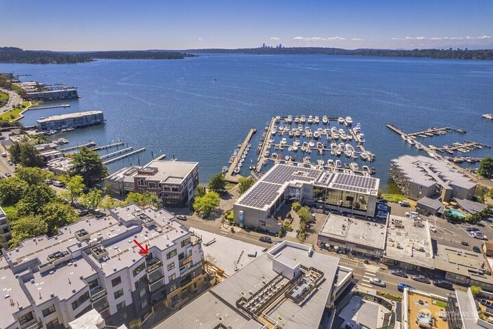 Property Photo:  108  2nd Avenue S 504  WA 98033 