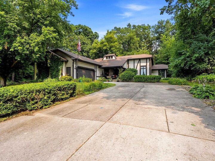 Property Photo:  900 Mt Hood Court  WI 54311-4818 