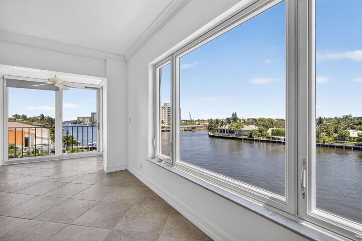 Property Photo: 555 SE 6th Avenue 4F FL 33483