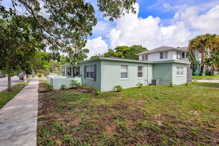 Property Photo: 701 New Jersey Street FL 33401