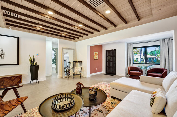 Property Photo: 1424 NE 16th Avenue FL 33304