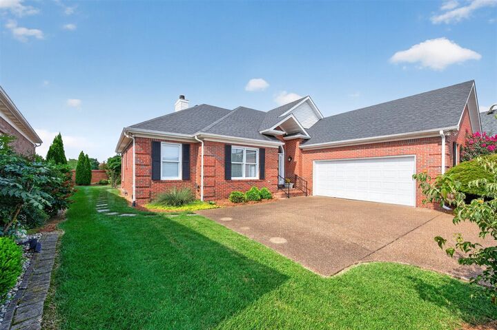 Property Photo: 1092 St Andrews Circle KY 42103