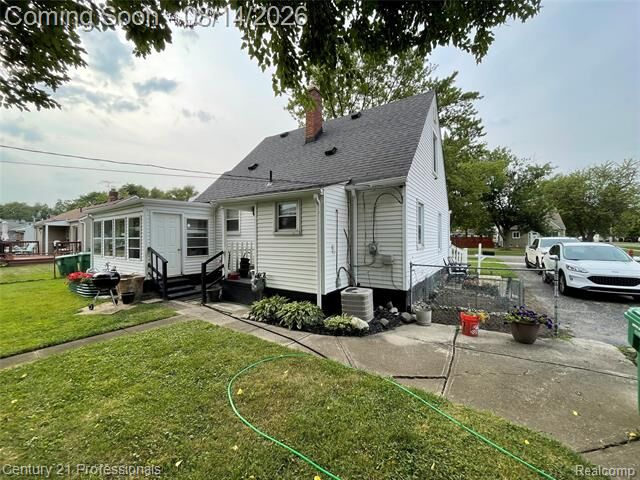 Property Photo:  31711 Leona Street  MI 48135 