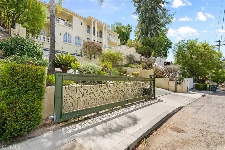 Property Photo:  5369 Medina Road  CA 91364 