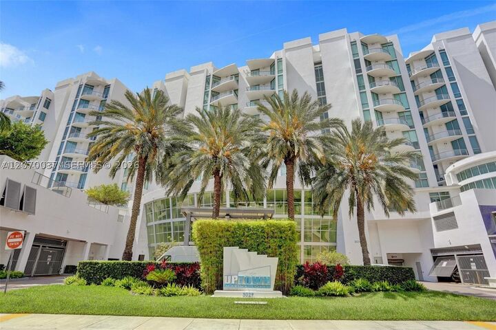 Property Photo: 3029 NE 188th St 1010 FL 33180