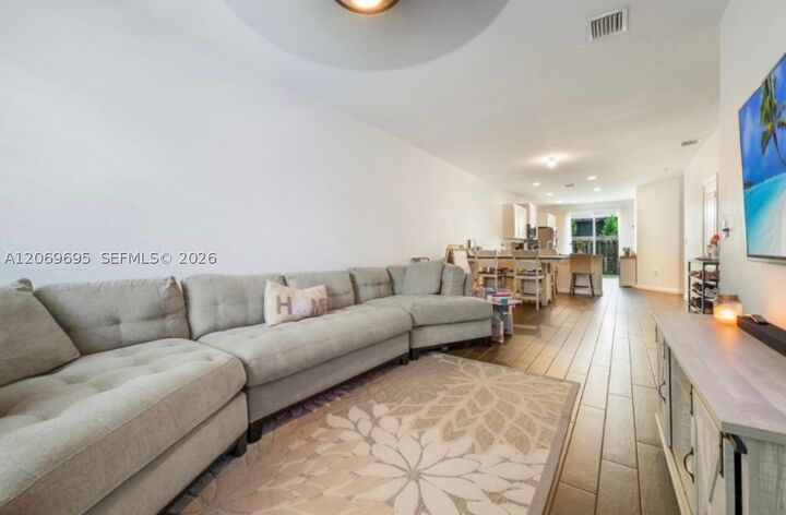 Property Photo:  1443 SE 26th Ave  FL 33035 