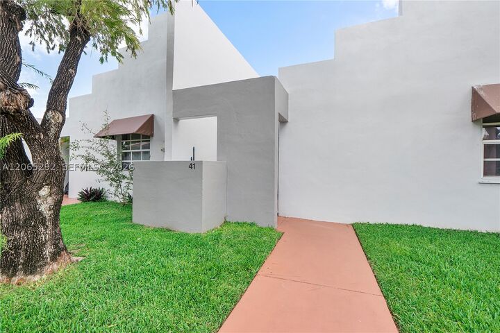 Property Photo: 10340 SW 154th Pl 41 FL 33196