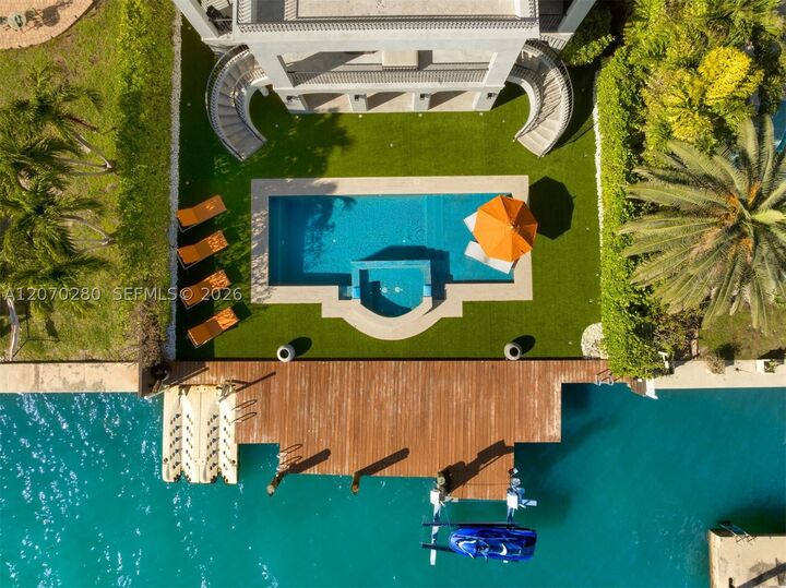 Property Photo: 1460 S Treasure Dr FL 33141