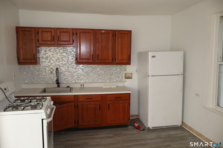 Property Photo:  37-39 Elliott Street 2R  CT 06114 