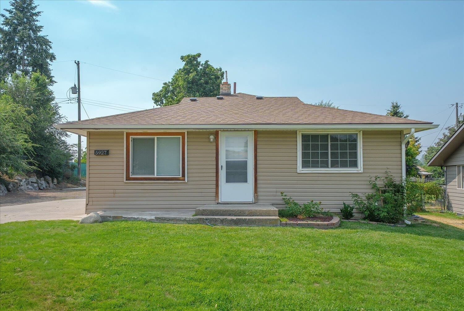 Property Photo:  5927 N Cochran St  WA 99205 